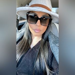 Meet your Posher, Annais